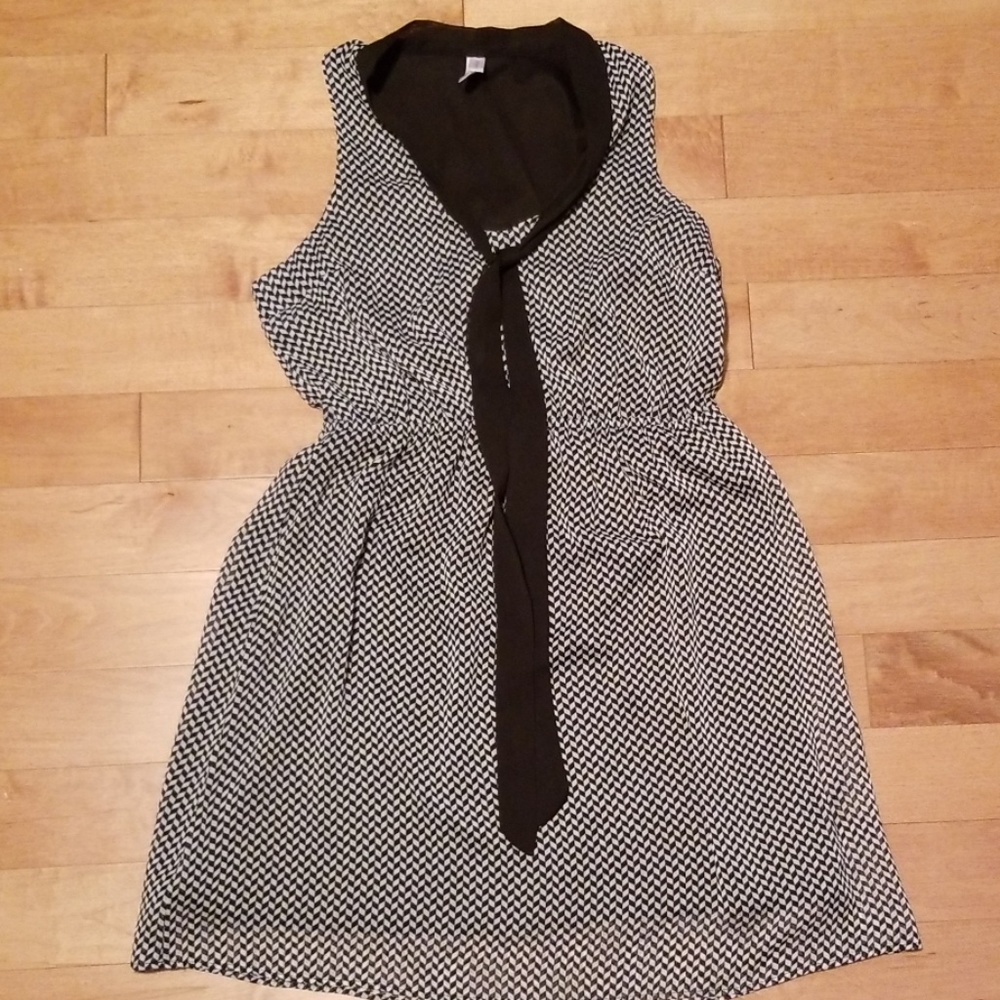 Xhilaration Black/White Chevron Dress with Tie